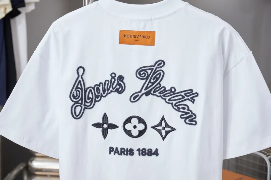 🅿️200 1V 25SS early spring new style short sleeves with embroidered letters, light luxury, a must-have item for daily commuting for men and women, correct version, welcome to compare, detailed features · 320g 100% pure cotton double yarn jersey fabric · Special thickened 32 pieces of double-strand 1X1 thread in the same vat custom dyeing · Imported Tajima machine rope embroidery➕ embroidered letter logo · Double needle stitching and cross-stitch technology · Original main mark, washable tag, brand moisture-proof paper packaging Color: black/white Size: S/M/L/XL